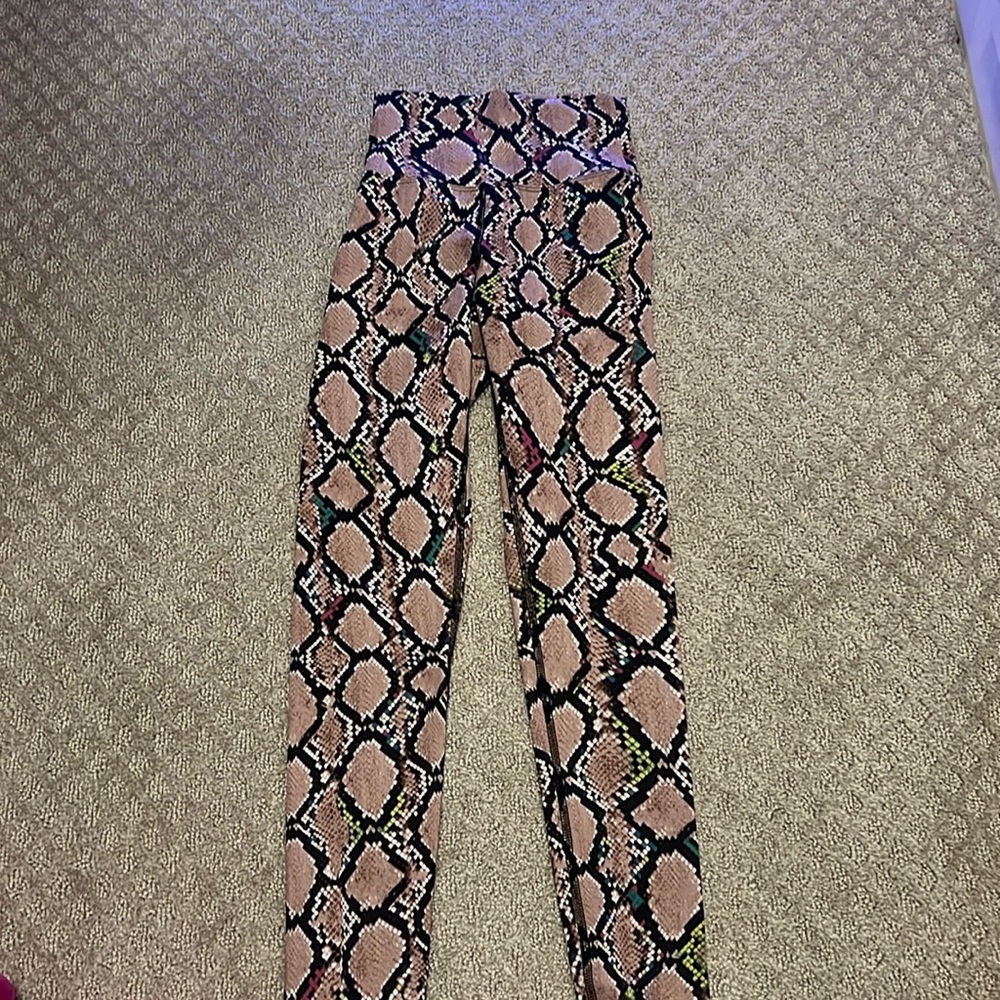 BEACHROT leggings! soo cute for winter! size xs.